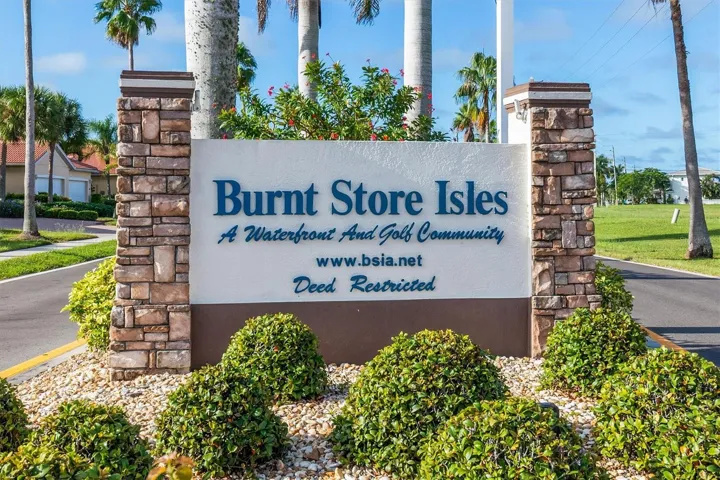 Golf and Waterfront Community