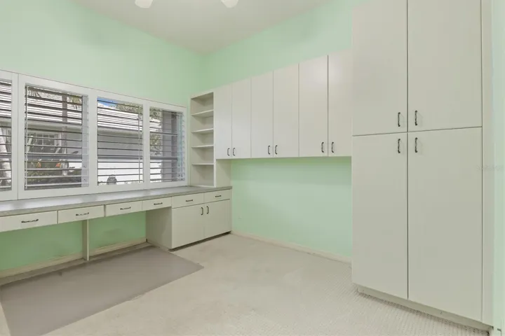 Office/ with extended counter