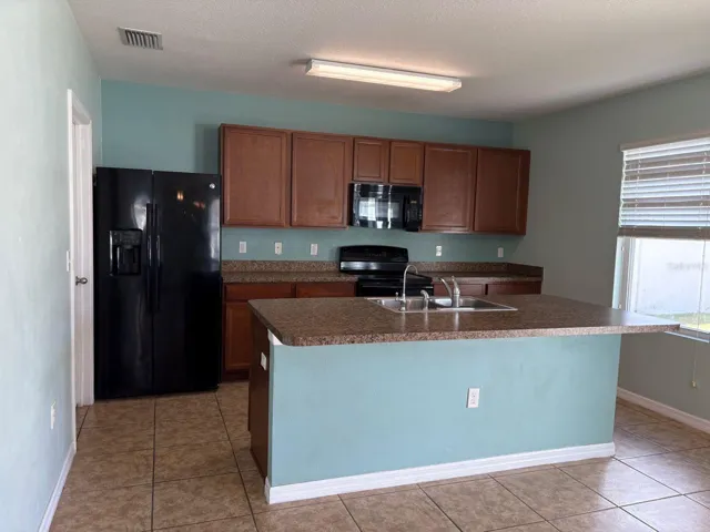 Open concept Kitchen, Dinning, Living Rm combo