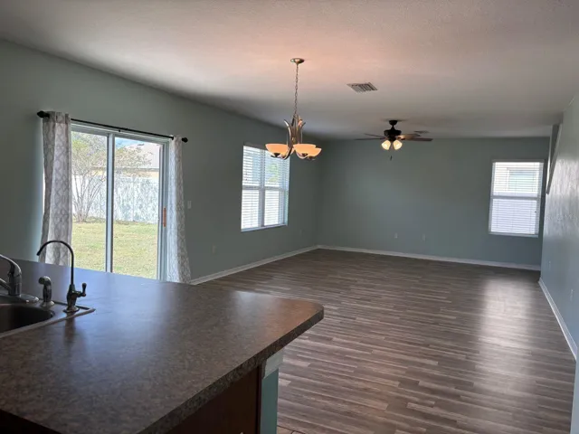 Open concept Kitchen, Dinning, Living Rm combo