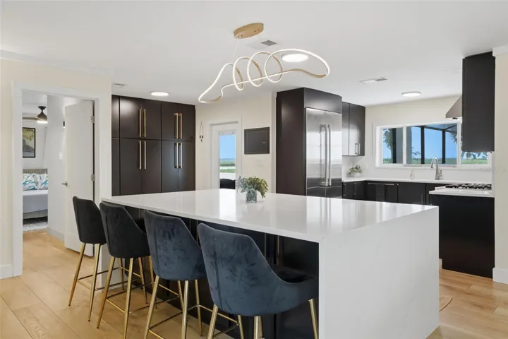 Spacious kitchen island