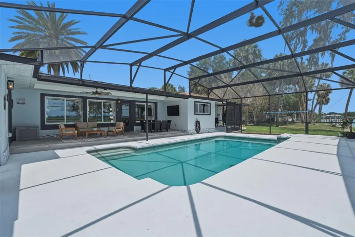 Sparkling Pool with screen enclosure
