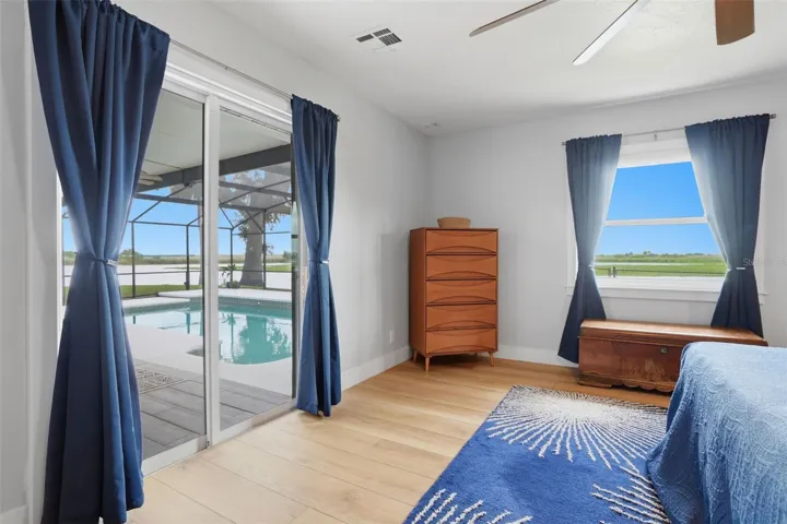 Primary suite - sliding doors to the pool.