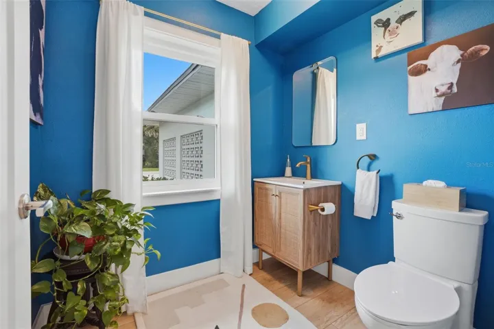 1/2 Guest Bathroom