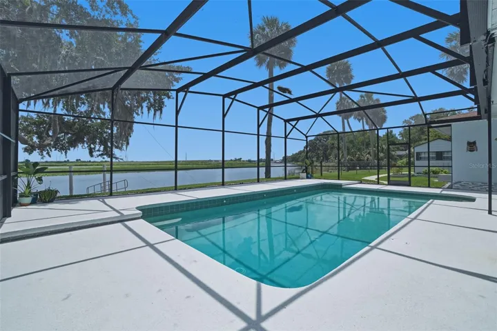 Sparkling Pool with screen enclosure