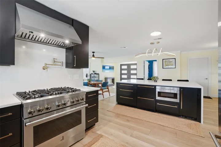 Updated kitchen/gas stove