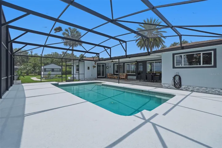 Sparkling Pool with screen enclosure