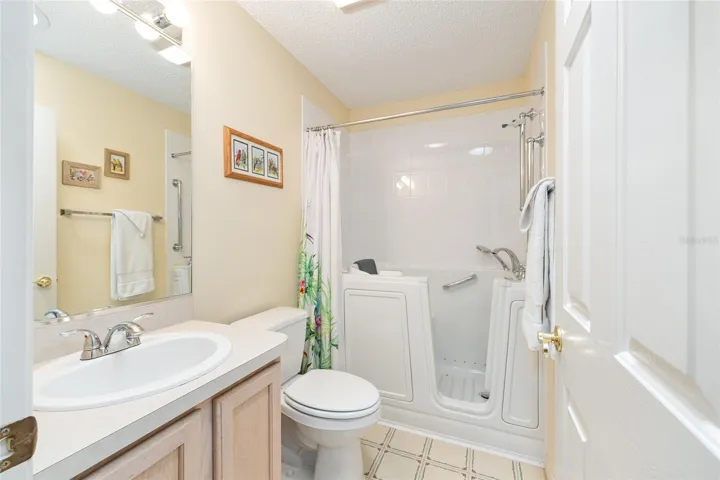 Bath2 with Walk-in Tub