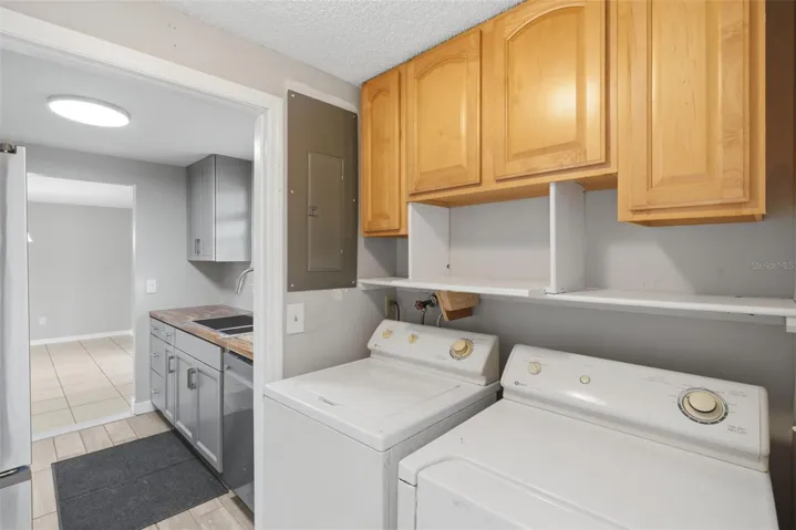 Laundry Room: YES the washer and dryer DO stay!