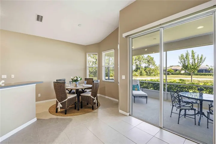 Sider doors to lanai