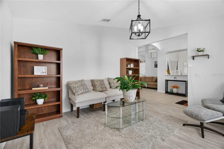 Flex Room/Formal Living Area