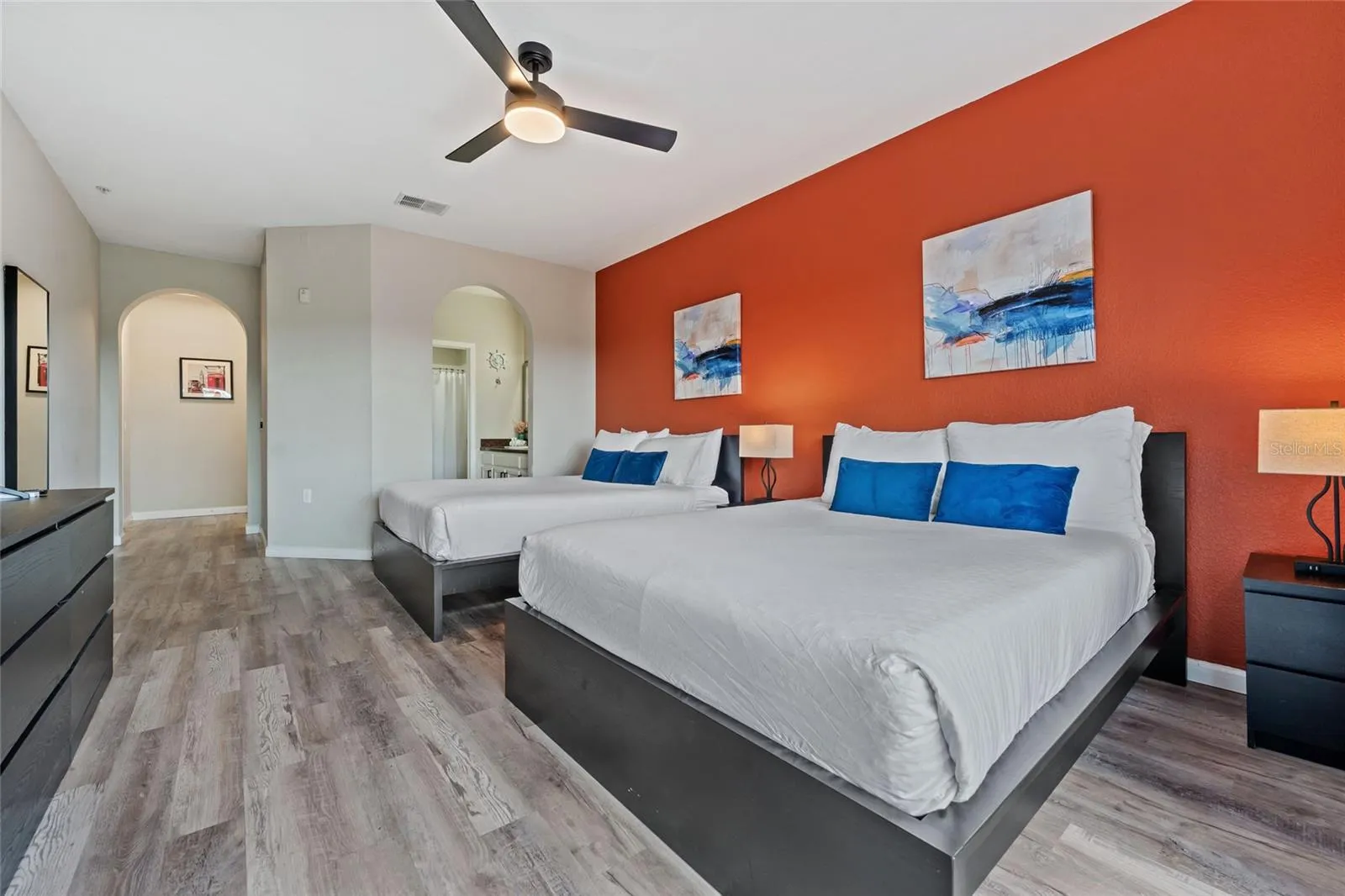 Second bedroom, 2 queen beds