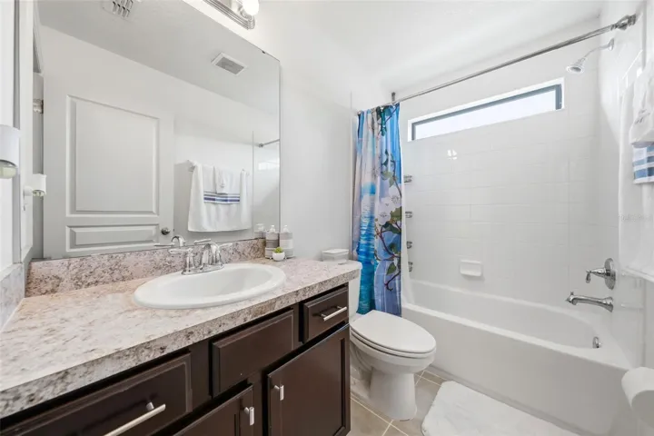 2nd Bathroom full tub + shower