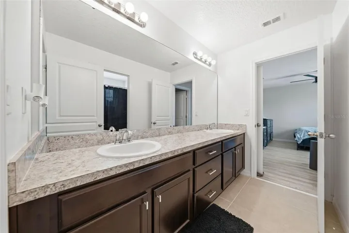 Jack - Jill shared bathroom - separate shower/tub/toilet room