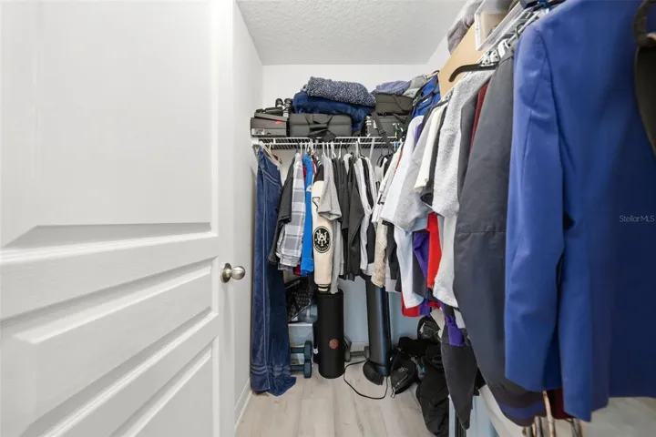 Walkin Bedroom Closet