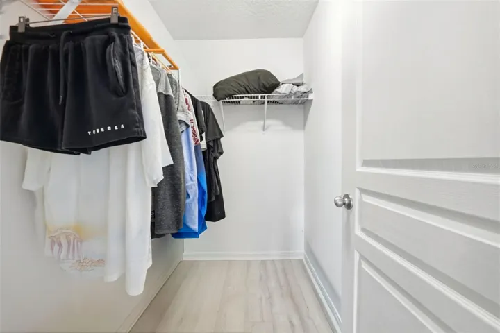 Walkin Bedroom Closet