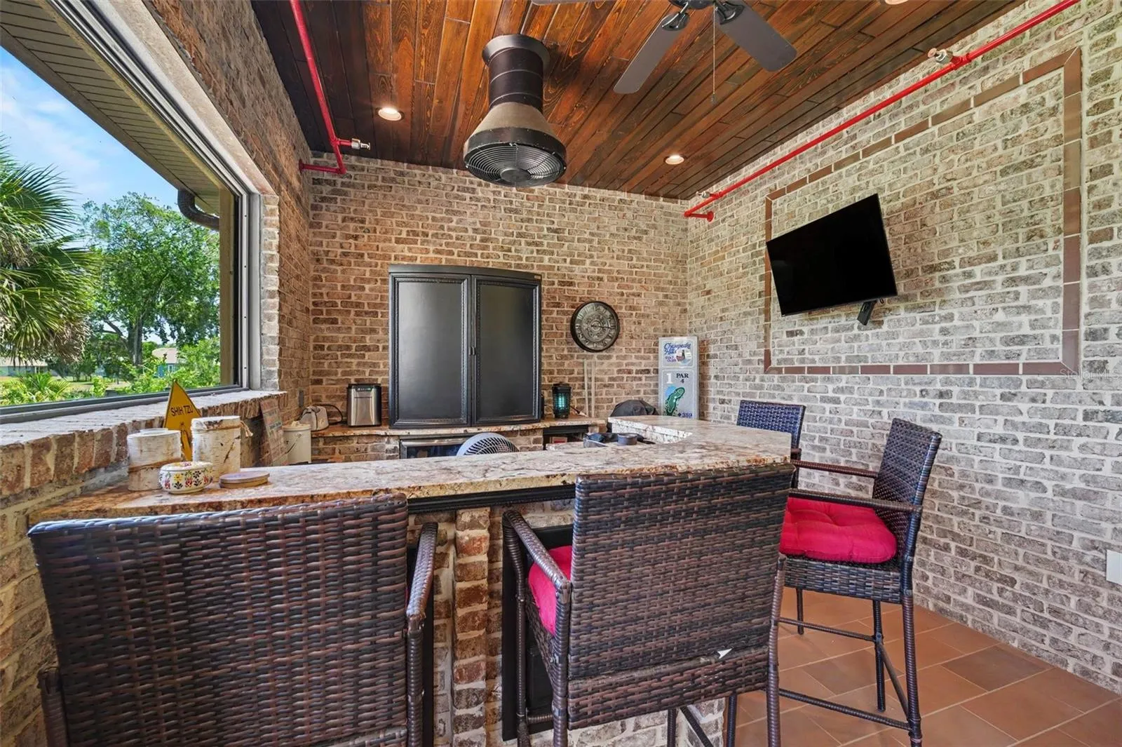 summer kitchen/bar area