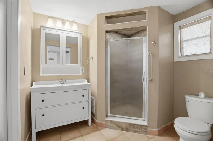 Primary bathroom ensuite
