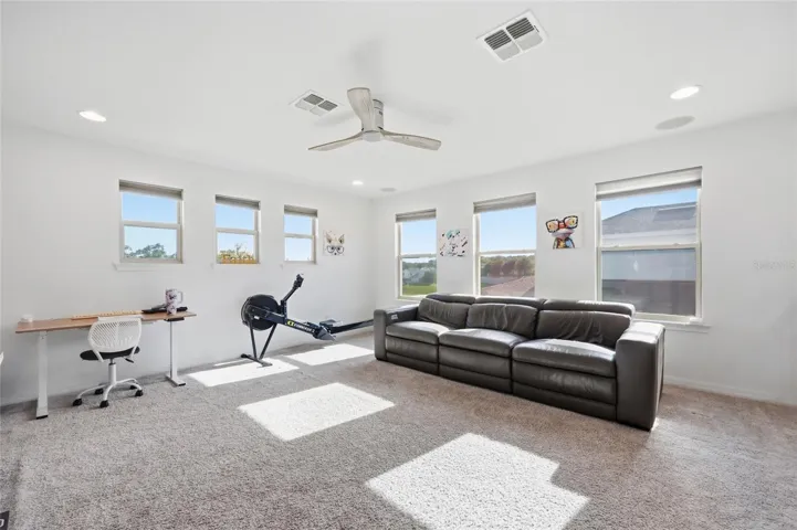 Spacious Loft (2nd floor)