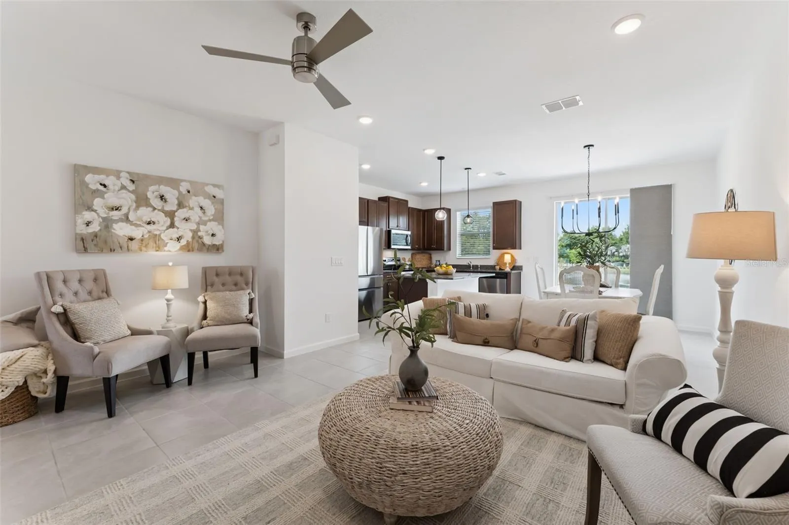 Kitchen and Family Room Combo