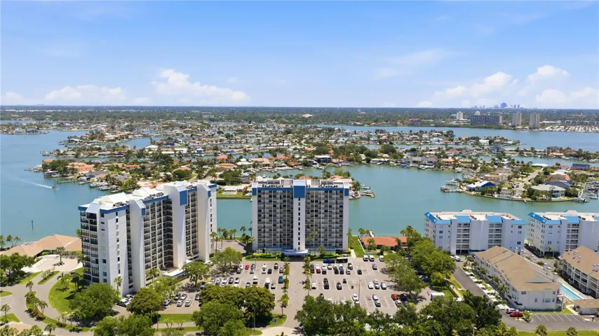 Aerial view of the Yacht and Tennis Club Community