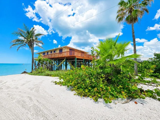 House Looking at Gulf