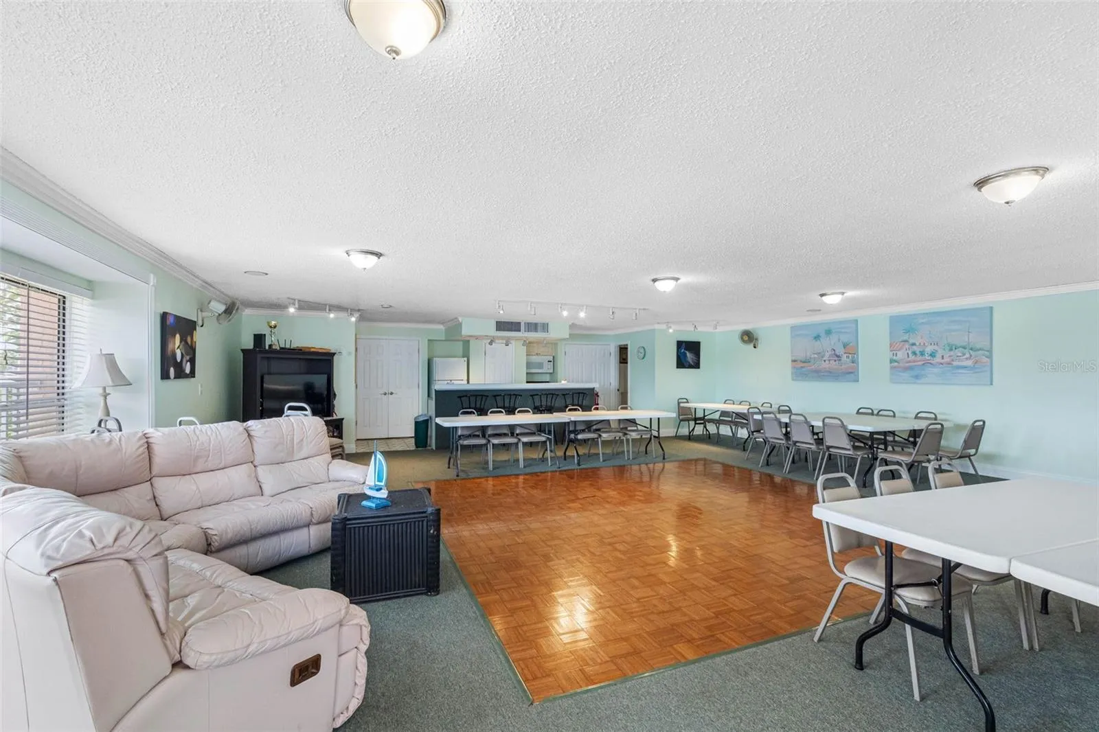 Club room for meetings and PARTIES! Many parties are held here for the residents and renters - New Years, St Patrick, and other celebrations!