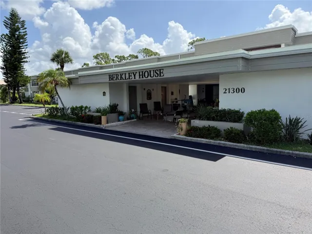Senior living at the Berkley House in the Charlotte Square Community
