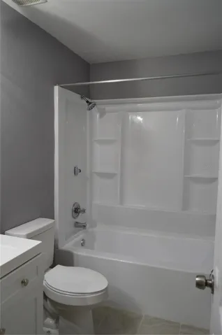 Master shower/tub