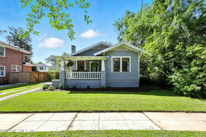 Sidewalks in front of the House