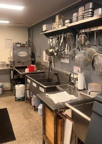 DISHWASHING AREA