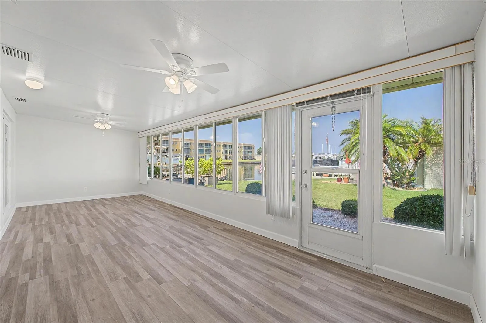 Sunroom with Amazing Views!