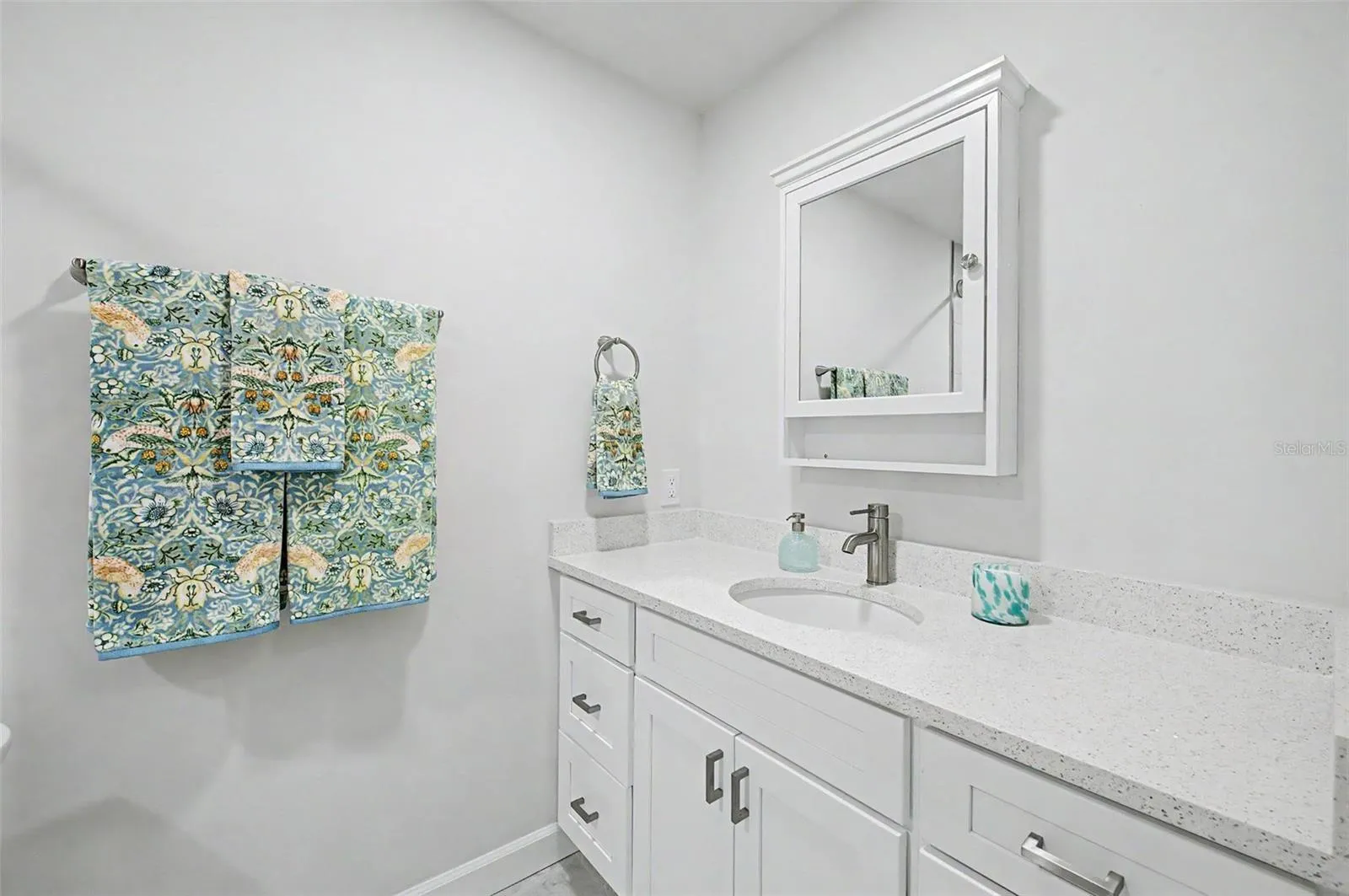 Primary Bathroom with Tub/Shower