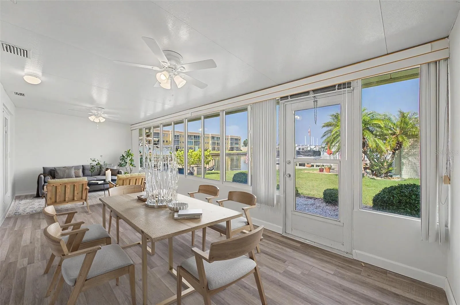 Virtual Staging / SUNROOM