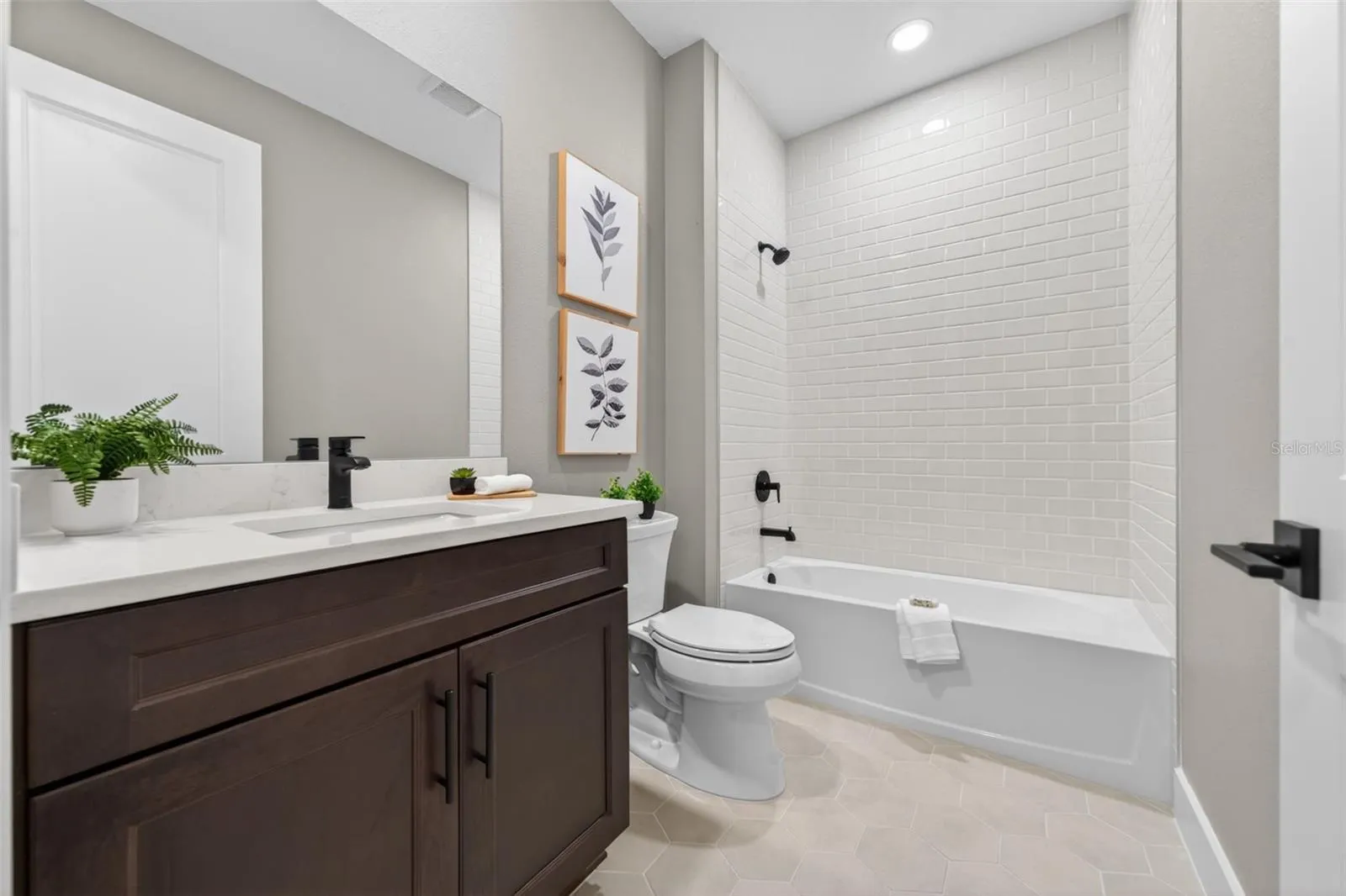 Hall Bathroom (2)