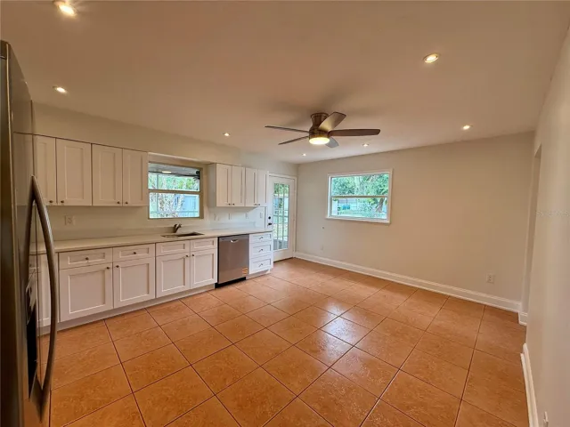 Lanai Access from Kitchen