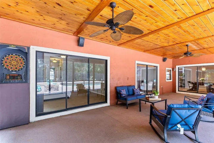 Lanai for entertaining