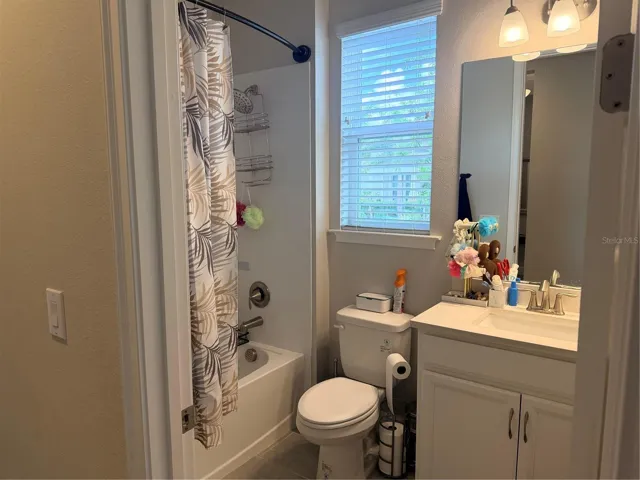 Guest Bathroom with Tub/Shower Combo