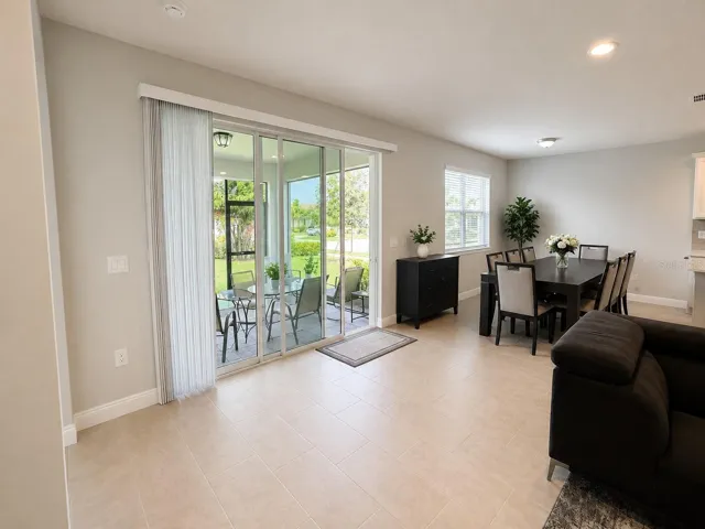 Oversized Sliders to Private Lanai