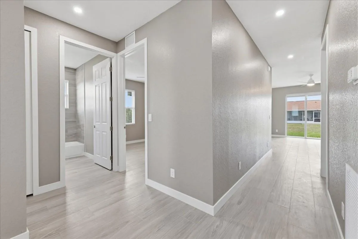 Hallway/interior view