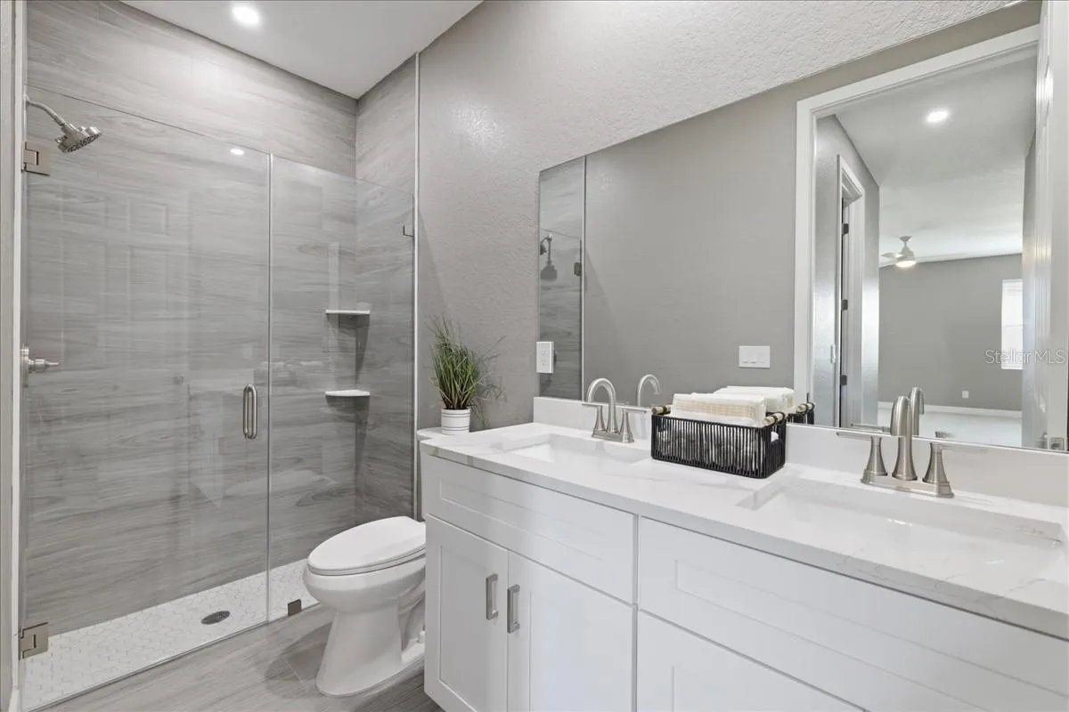 Primary En-suite Bath