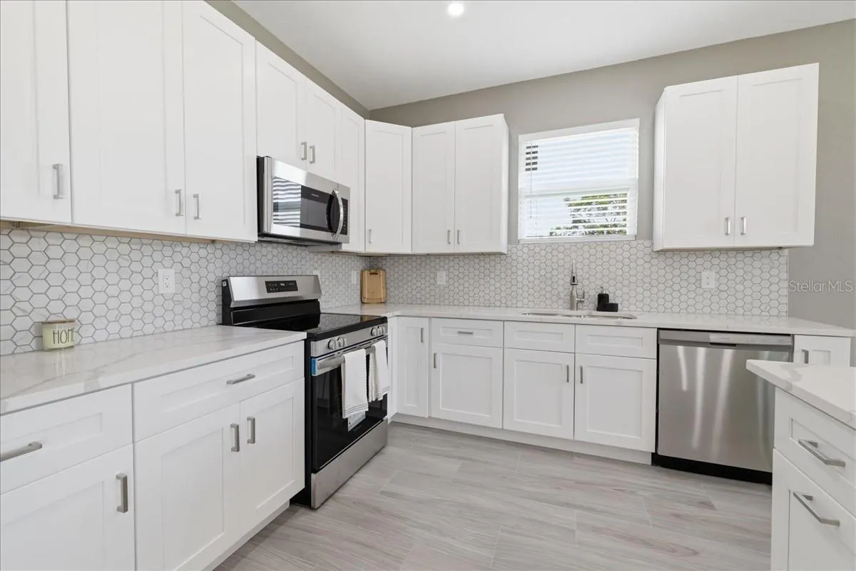 stainless appliances + island