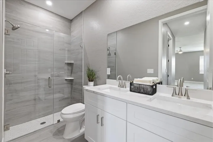 Primary En-suite Bath