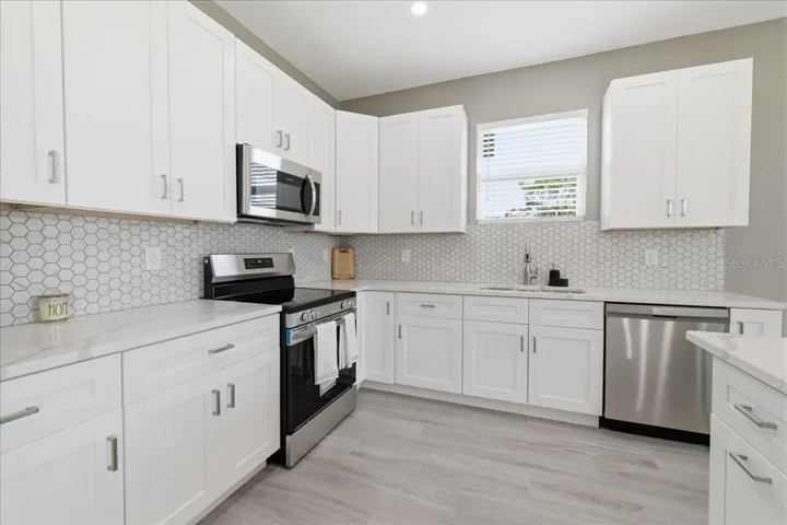 stainless appliances + island