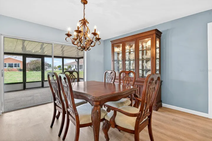 Facing Dining area and back lanai