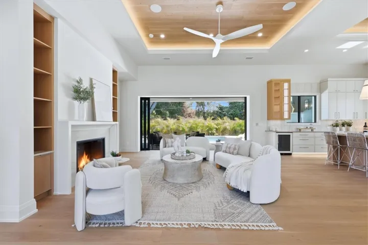 Great Room with View of Lanai