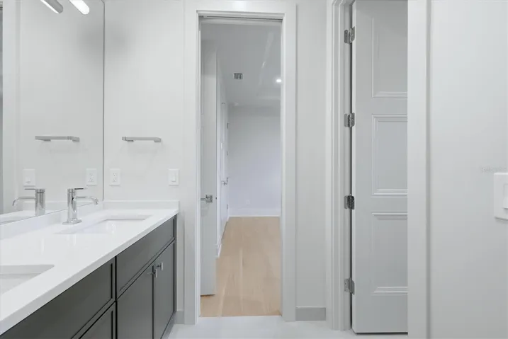 Second Floor Jack and Jill bathroom with tub
