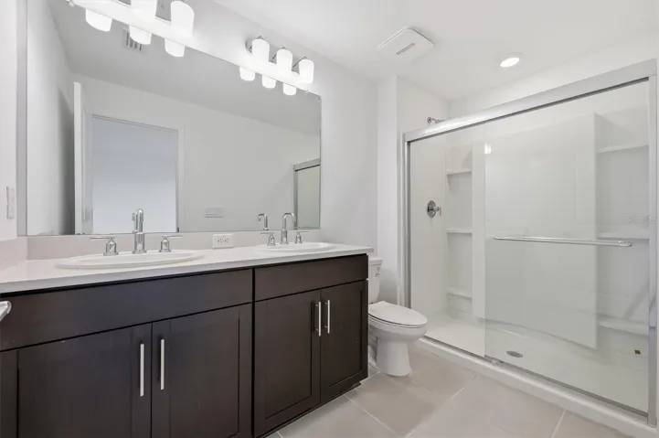 Master Bathroom w/Double Sinks