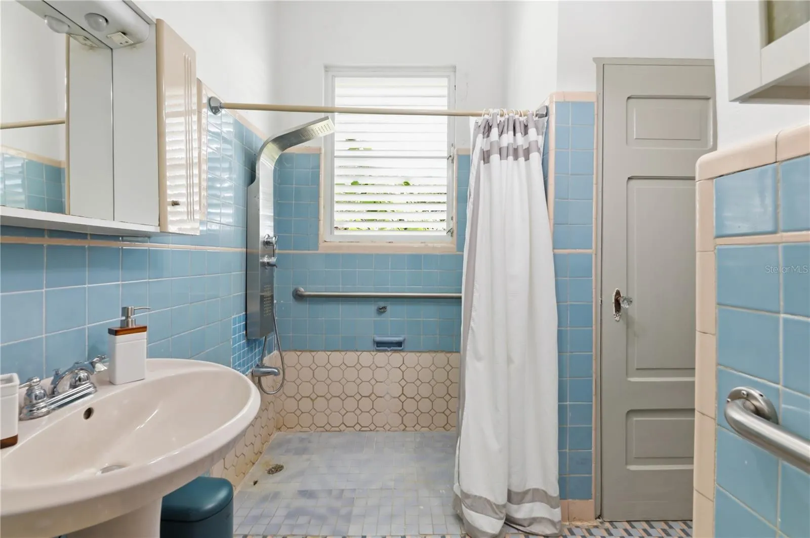 BATHROOM IN MASTER ROOM