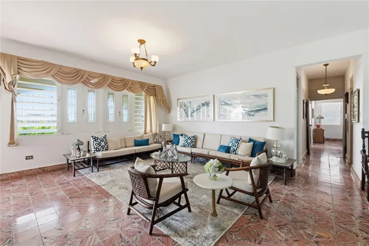 LIVINGROOM